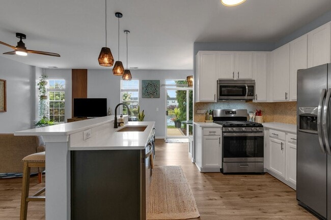 Building Photo - 1221 Courtland Cir