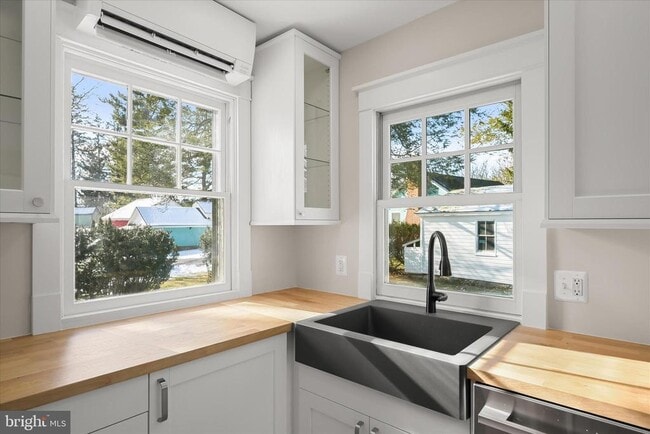 Building Photo - 7332 Springfield Ave