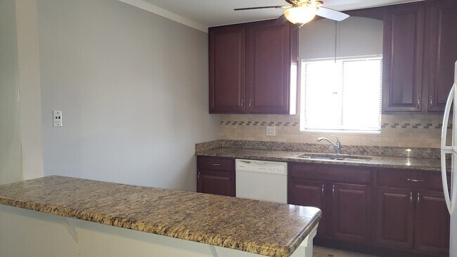 Building Photo - 1033 Spruce St