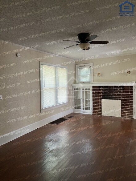 Building Photo - 3810 Provence St