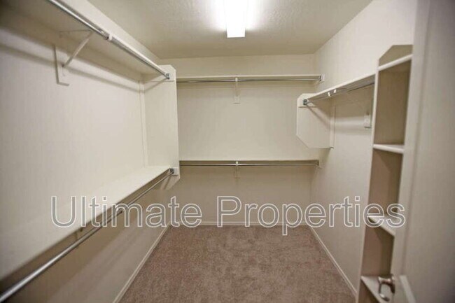 Building Photo - 11694 N 166th Dr