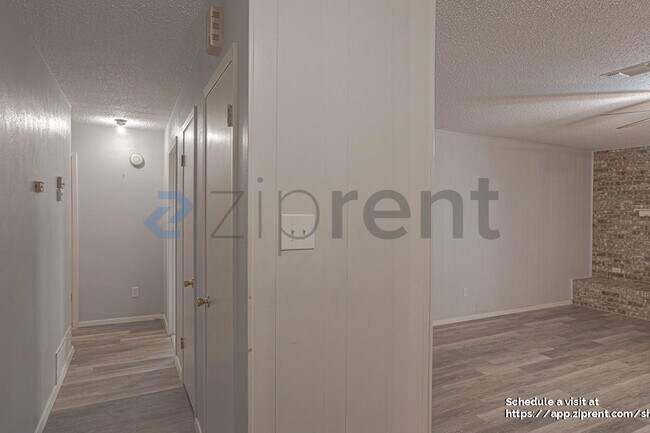 Building Photo - 1033 Princeton Pl