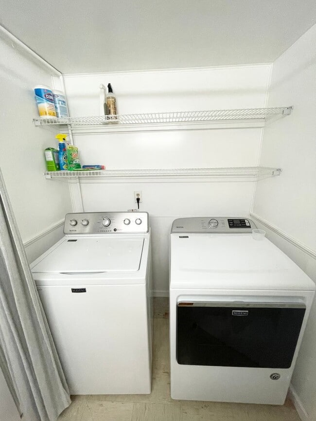 Building Photo - 3 bed, 2 bath w/ 2 parking stalls at Aikahi Gardens!