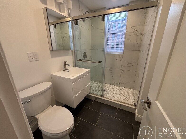 Building Photo - 16 Queensberry St