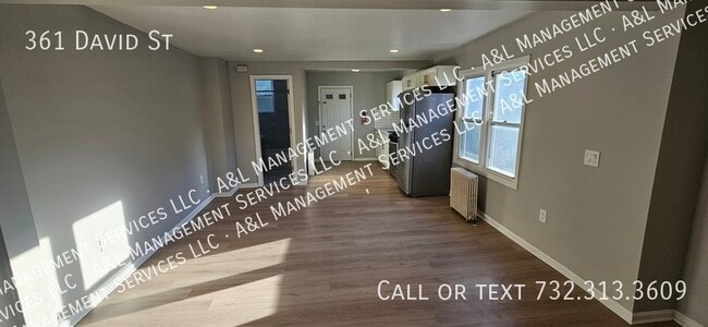 Building Photo - 361 David St