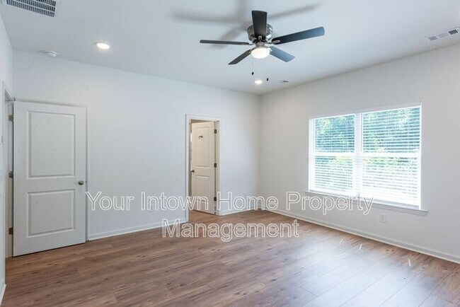 Building Photo - 2800 Mango Cir NW