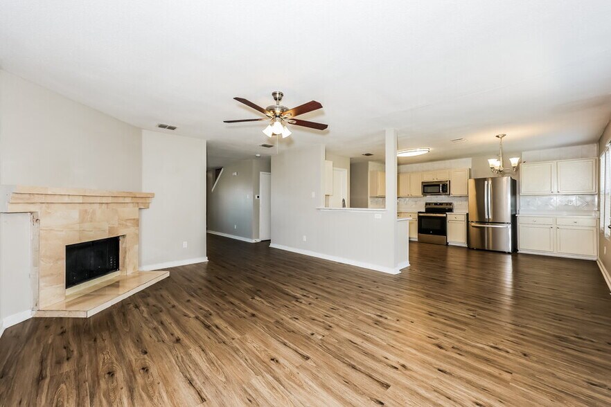 Building Photo - 8764 Stonebriar Ln