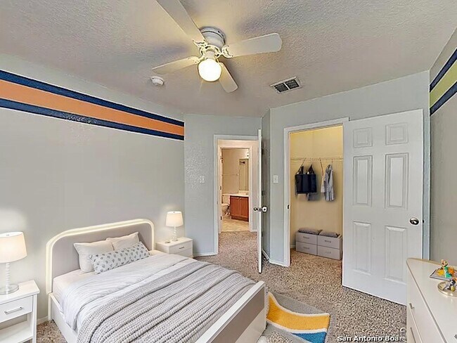 Building Photo - OPEN FLOOR PLAN  |  2 LIVING AREAS  |  4 B...