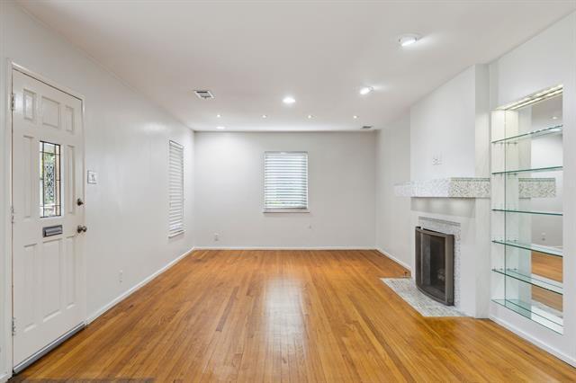 Building Photo - 5102 W Mockingbird Ln