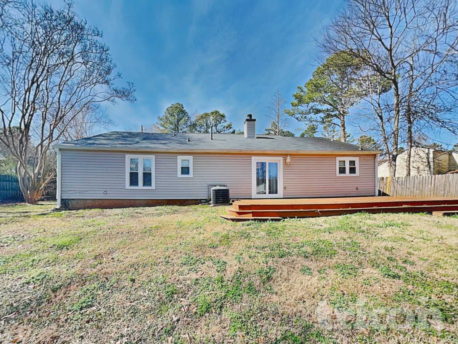 Building Photo - 414 River Point Dr