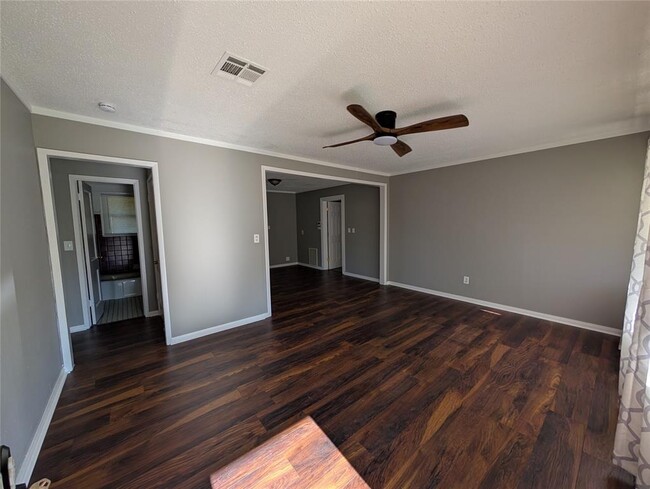 Building Photo - 1701 Sandra Dr