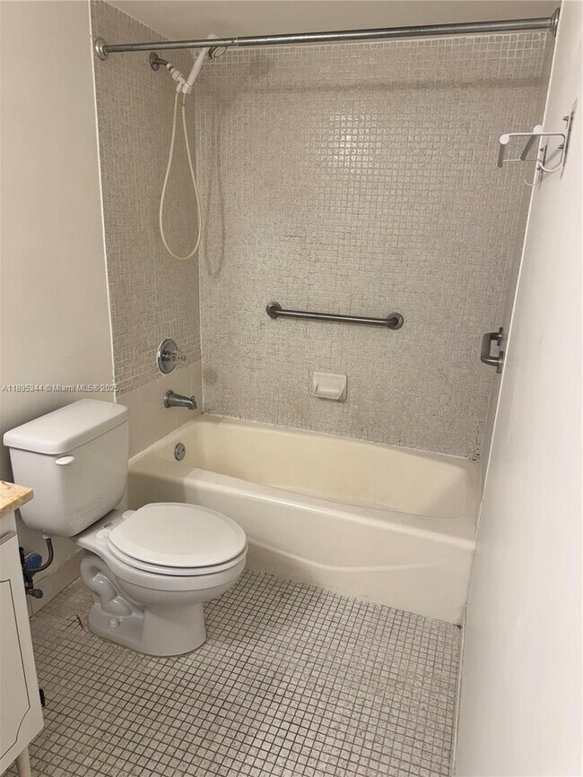 Building Photo - 14501 N Kendall Dr