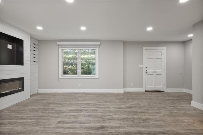 Building Photo - 330 Winding River Dr