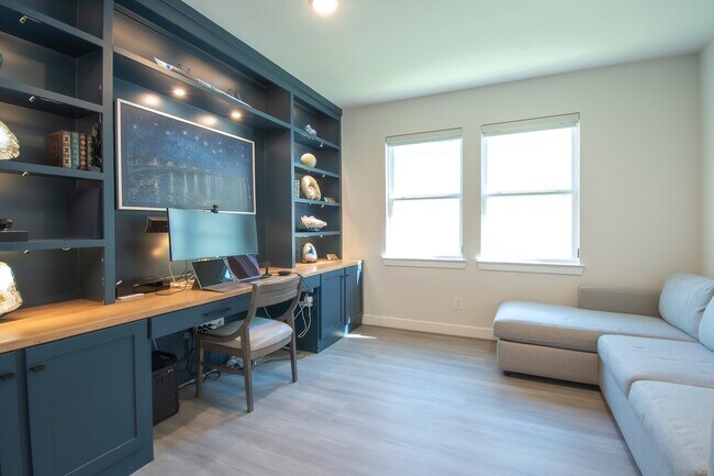 Building Photo - 16 Mariposa Wds Dr