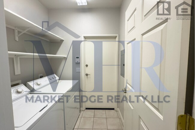 Building Photo - 2Bed/2Bath Furnished Condo in Superstition Springs -- Golf Course Views! -- 2 Car Garage!