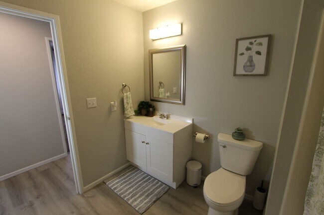 Building Photo - Spacious first floor one bedroom with mode...
