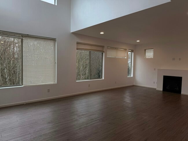 Building Photo - 18707 107th Ave SE