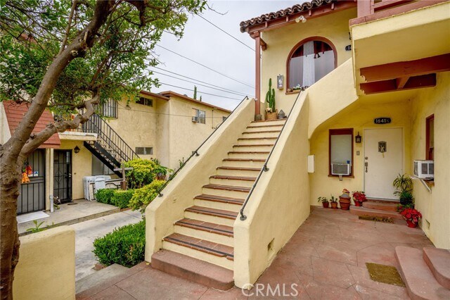 Building Photo - 1641 S Catalina St