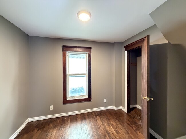 Building Photo - 11 Pooley Pl