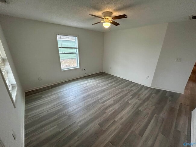 Building Photo - 2910 2nd Ave NW