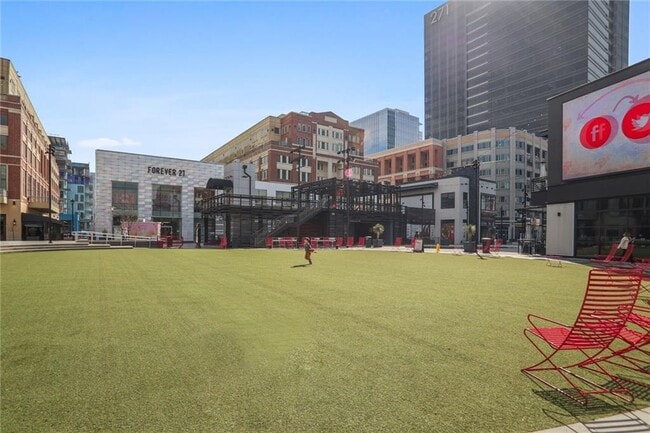 Building Photo - 70-73 500