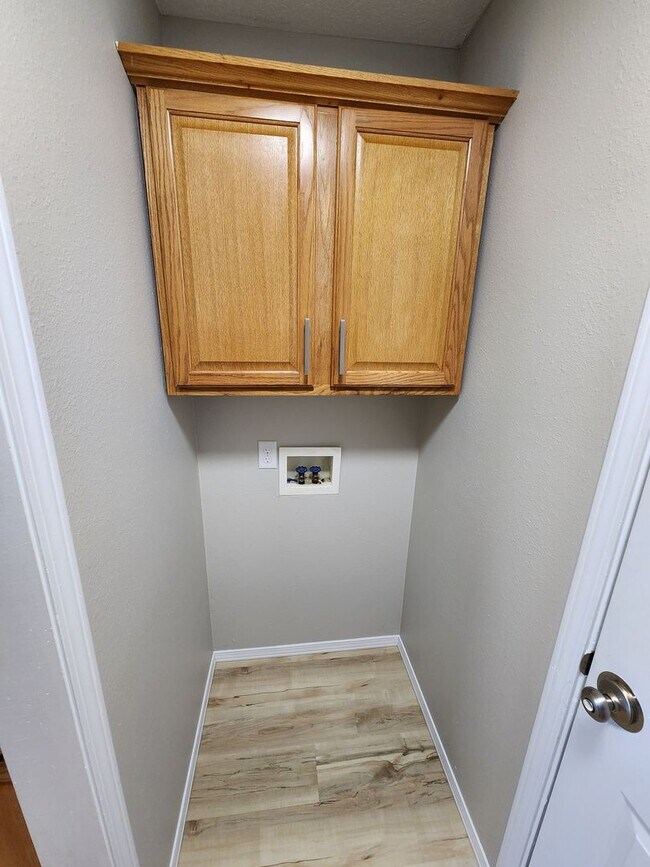 Building Photo - Spacious 2-Bedroom, 2-Bathroom Home AVAILABLE NOW!!