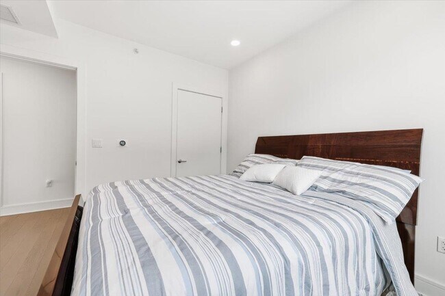 Building Photo - 9 Ave at Port Imperial