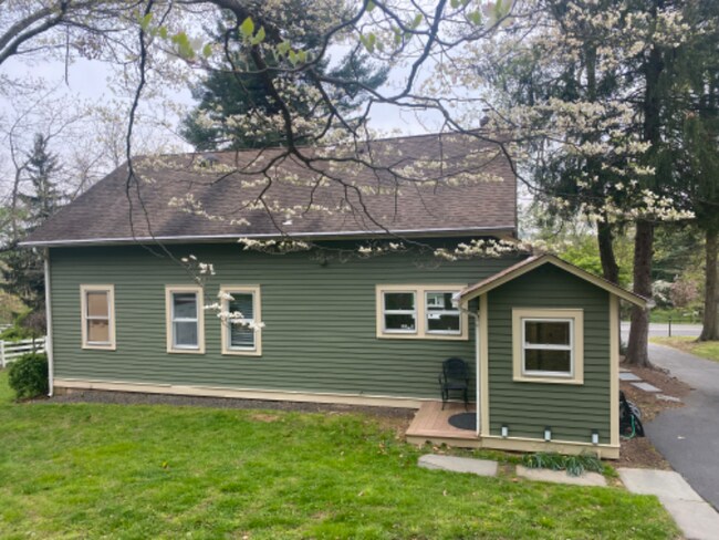 Building Photo - 137 Mountain Ave