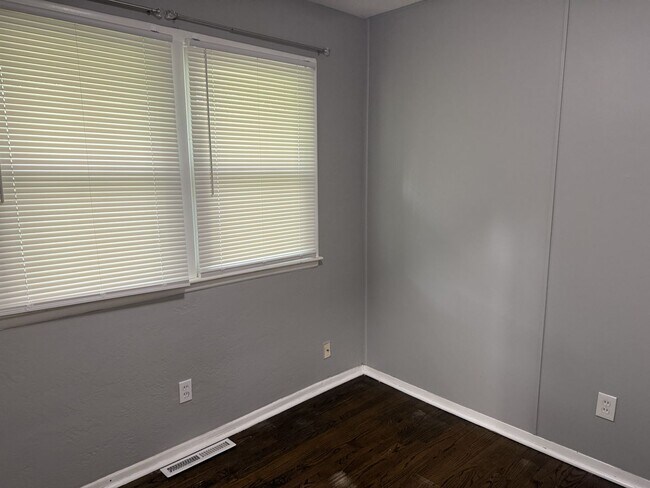Building Photo - SEE IT NOW: Stylishly Updated Home in Inde...