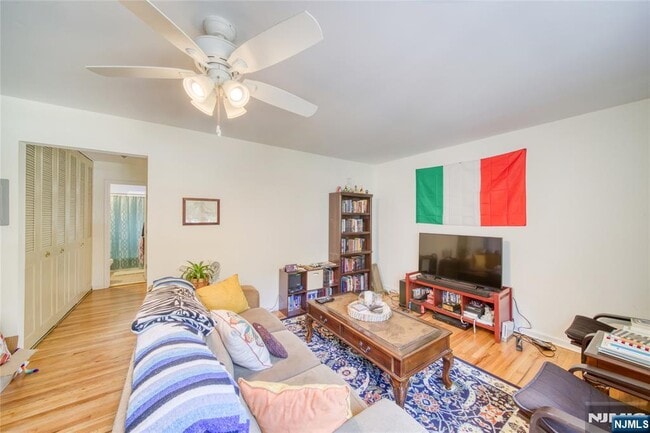 Building Photo - 132 Regency Park