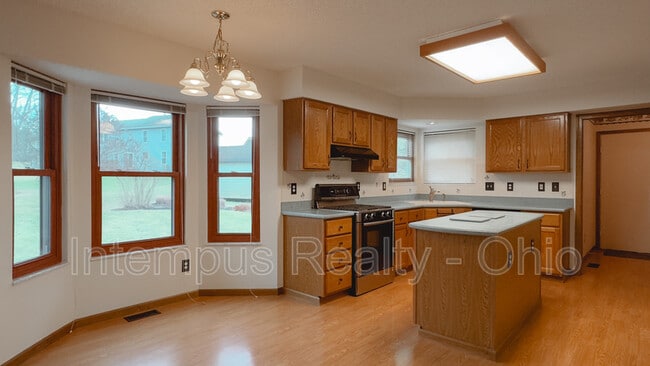 Building Photo - 370 Glenside Ln