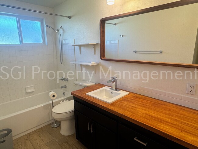 Building Photo - 4356 N 36th Pl