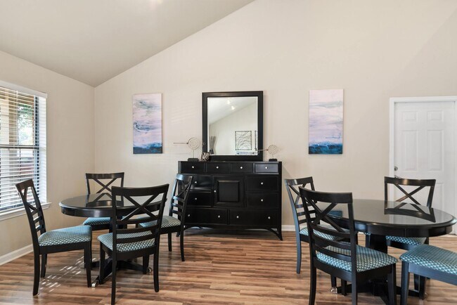 Building Photo - Laurel Valley