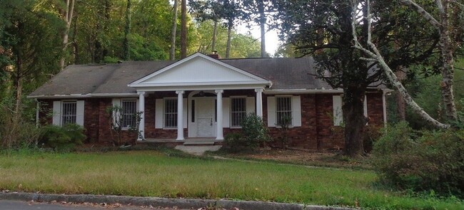 Primary Photo - 5 Bedroom, 3 bath home.