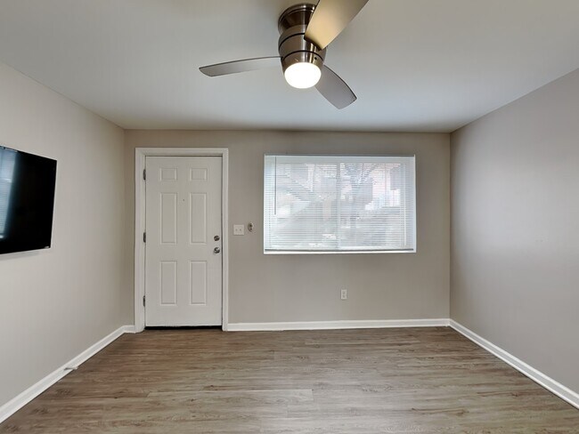 Building Photo - Lantern Square Apartments-B5