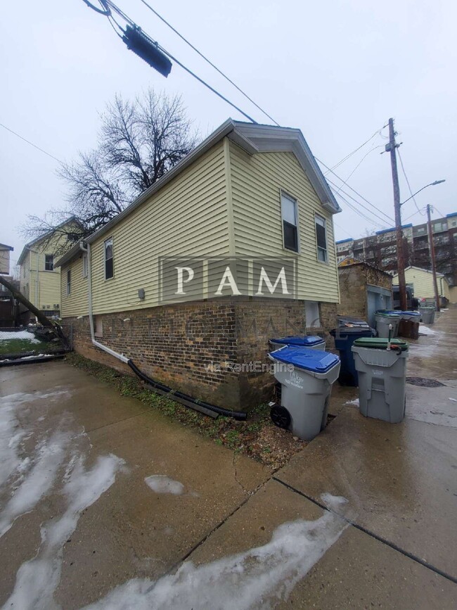 Building Photo - 1521 N Jefferson St
