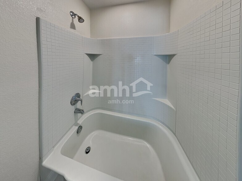 Building Photo - 12749 Ventana St