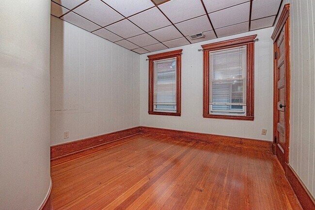 Building Photo - 21 Edison Green