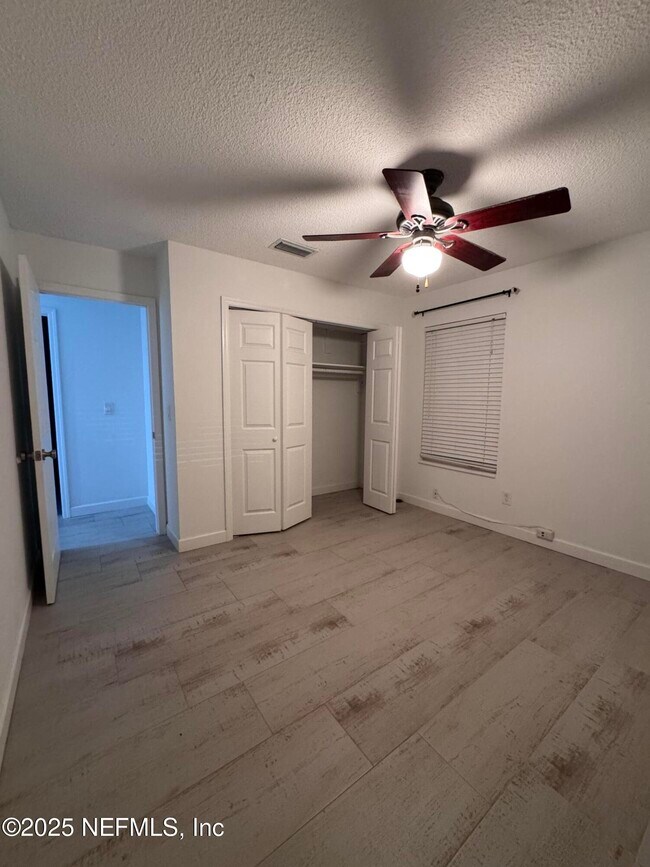 Building Photo - 7335 Floral Ridge Dr