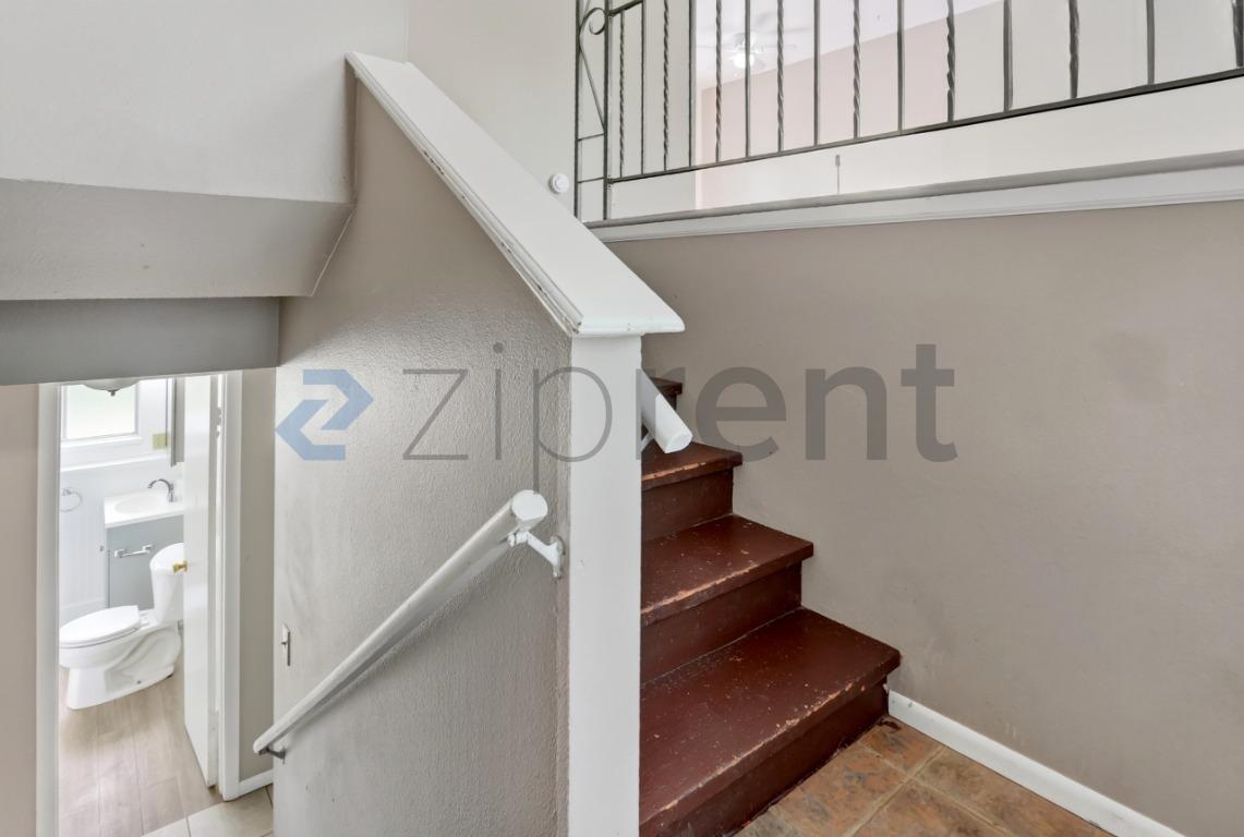 Building Photo - Unit