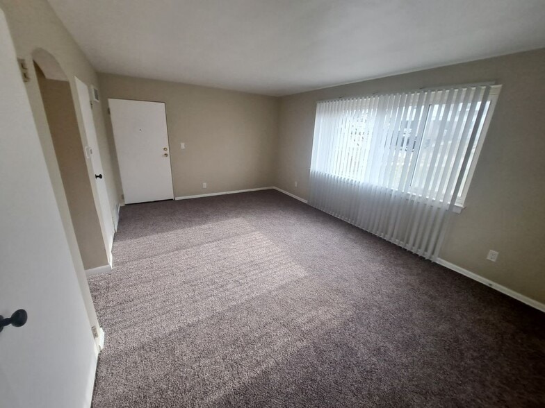 Building Photo - 2131 21st Ave