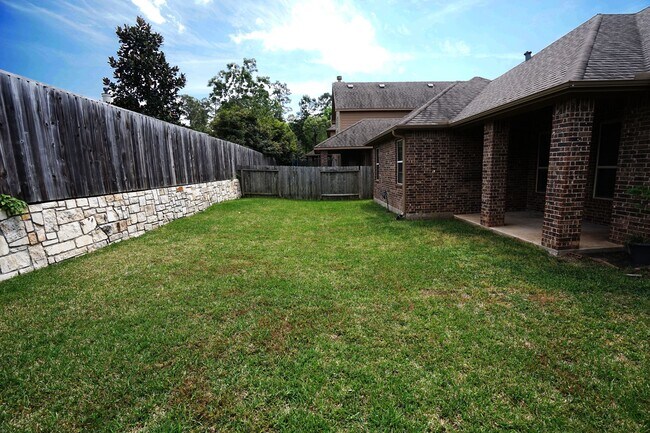 Building Photo - 1067 Cedar Lake Ct