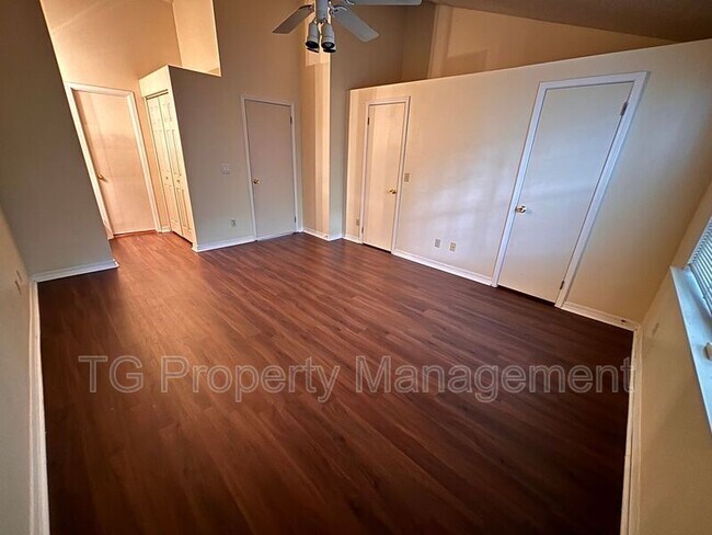 Building Photo - 8531 Sturbridge Cir E