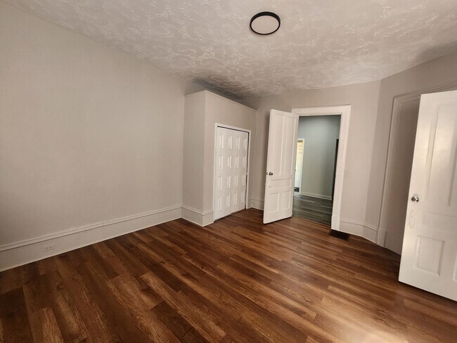 Building Photo - Freshly painted 1 bedroom 1 bath first floor apartment with updated floors!