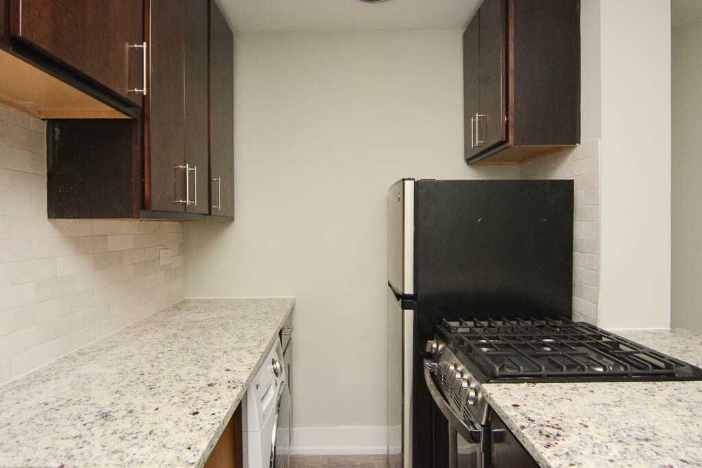 Building Photo - 450 W Barry Ave