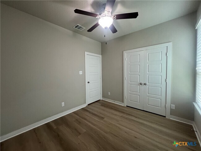 Building Photo - 1119 Creekside Orchard