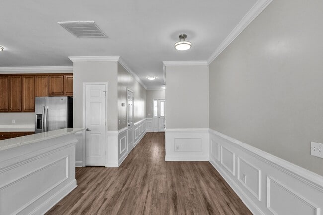 Building Photo - Stylish 3-Bedroom Townhome with Exclusive December Offer