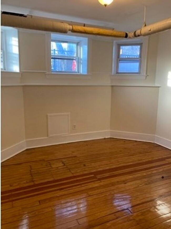 Building Photo - Brighton 4 Bed Available now