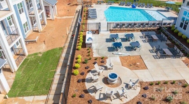 Building Photo - 104 Herrings Grn Lp