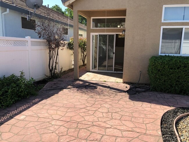 Building Photo - Cute one story in a 55 or better gated community.